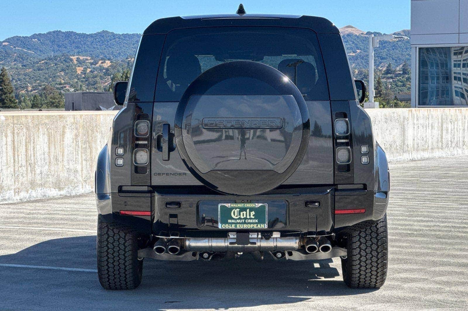 2025 Land Rover Defender 110 V8 photo 4