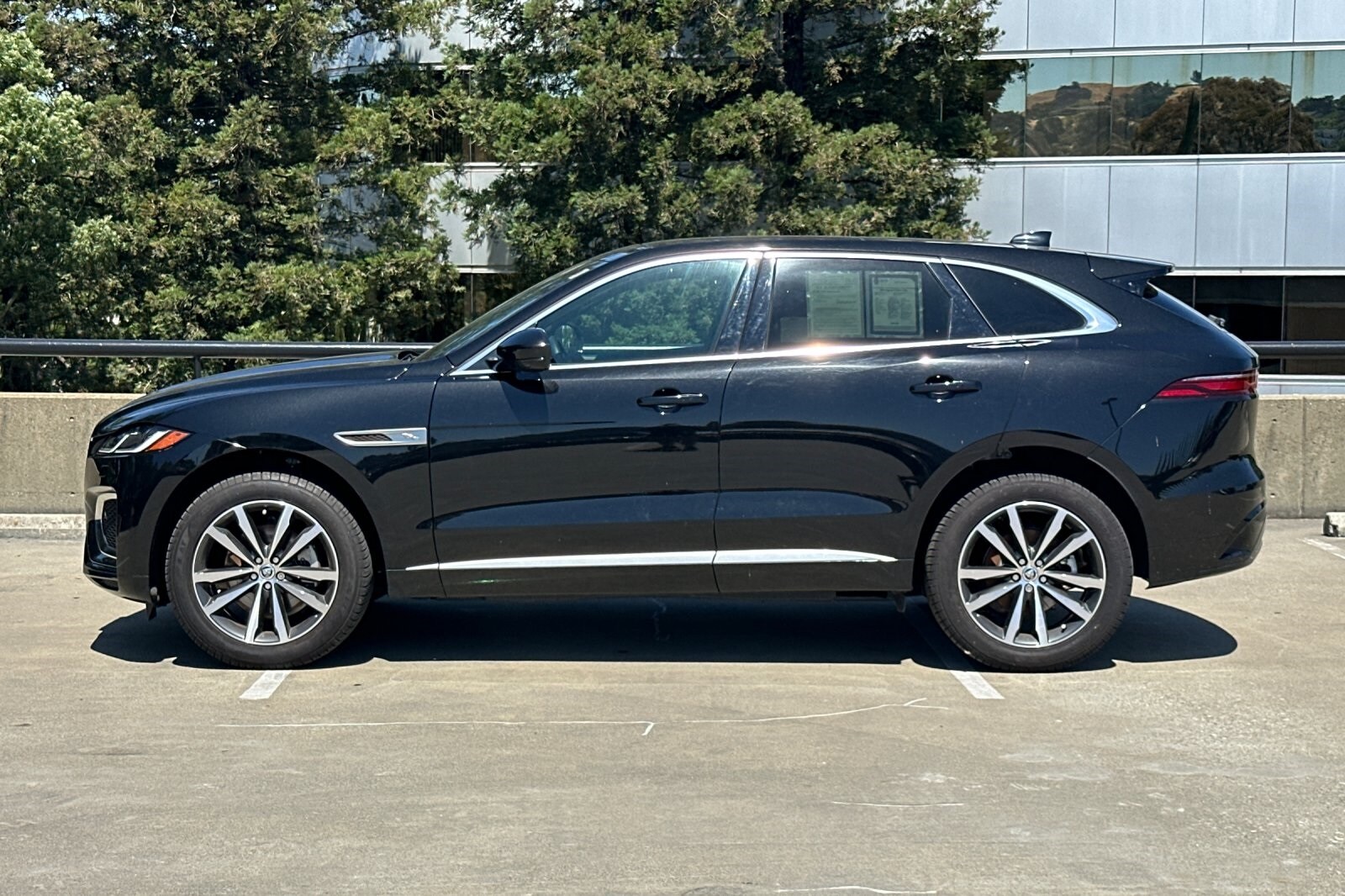 2024 Jaguar F-PACE P250 R-Dynamic S photo 2