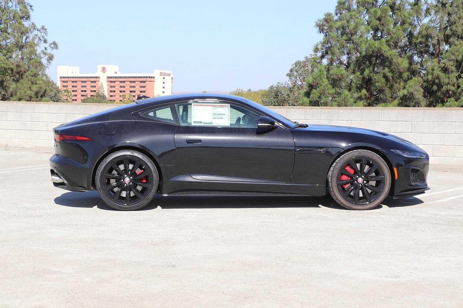 2022 Jaguar F-TYPE R photo 4