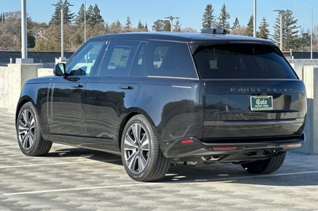 New 2025 Land Rover Range Rover SE LWB 530PS 7-Seats SUV