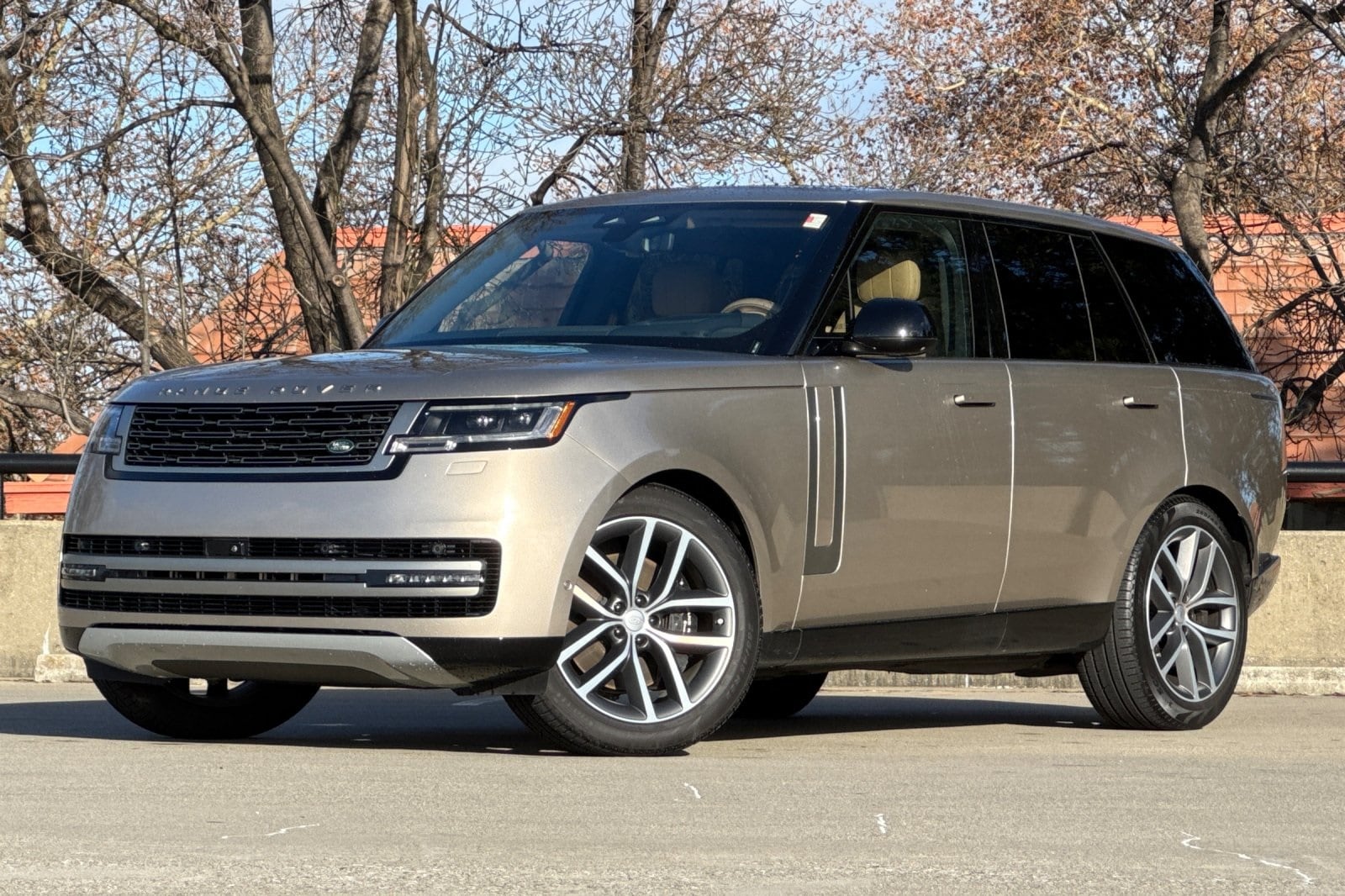 2024 Land Rover Range Rover SE's photo