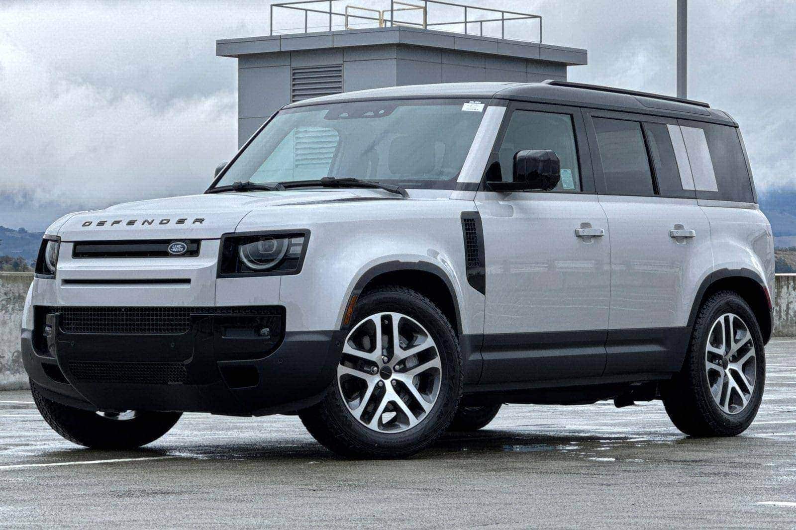 2026 Land Rover Defender S's photo