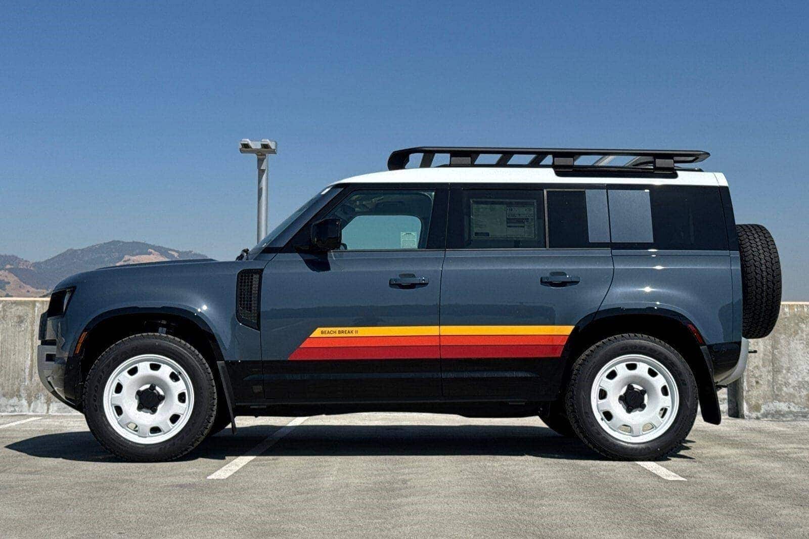 2025 Land Rover Defender 110 S photo 2
