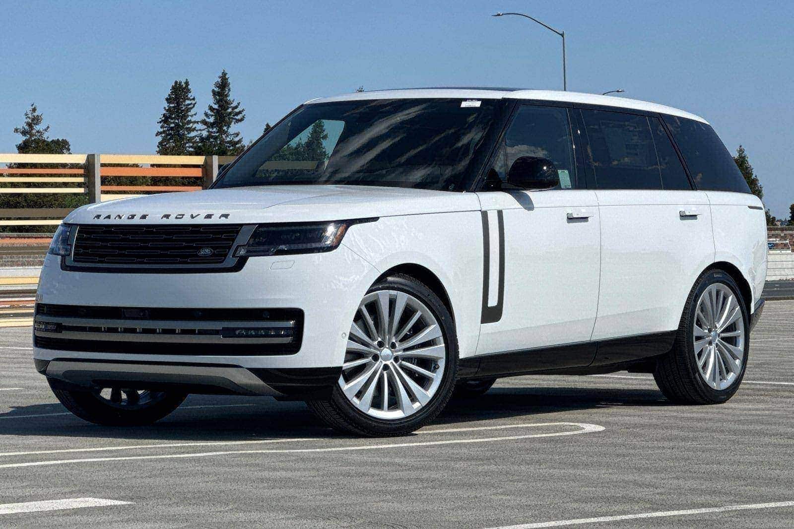 2025 Land Rover Range Rover SE's photo