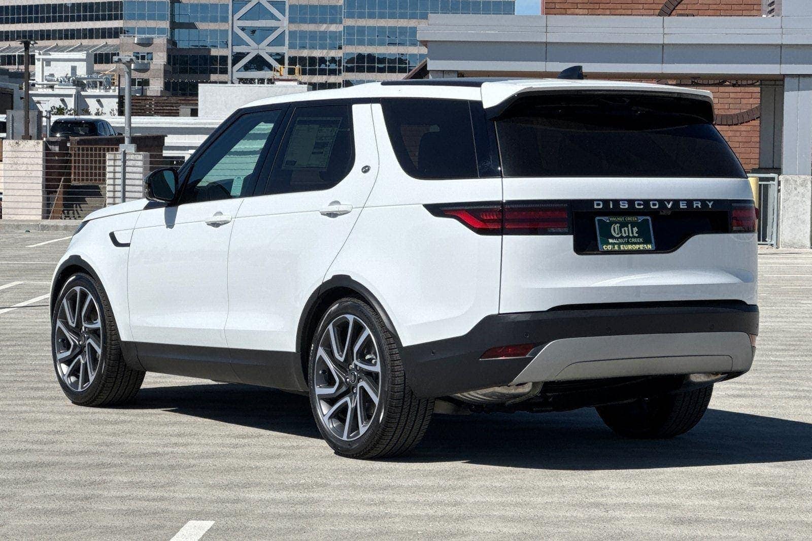 2025 Land Rover Discovery S photo 3