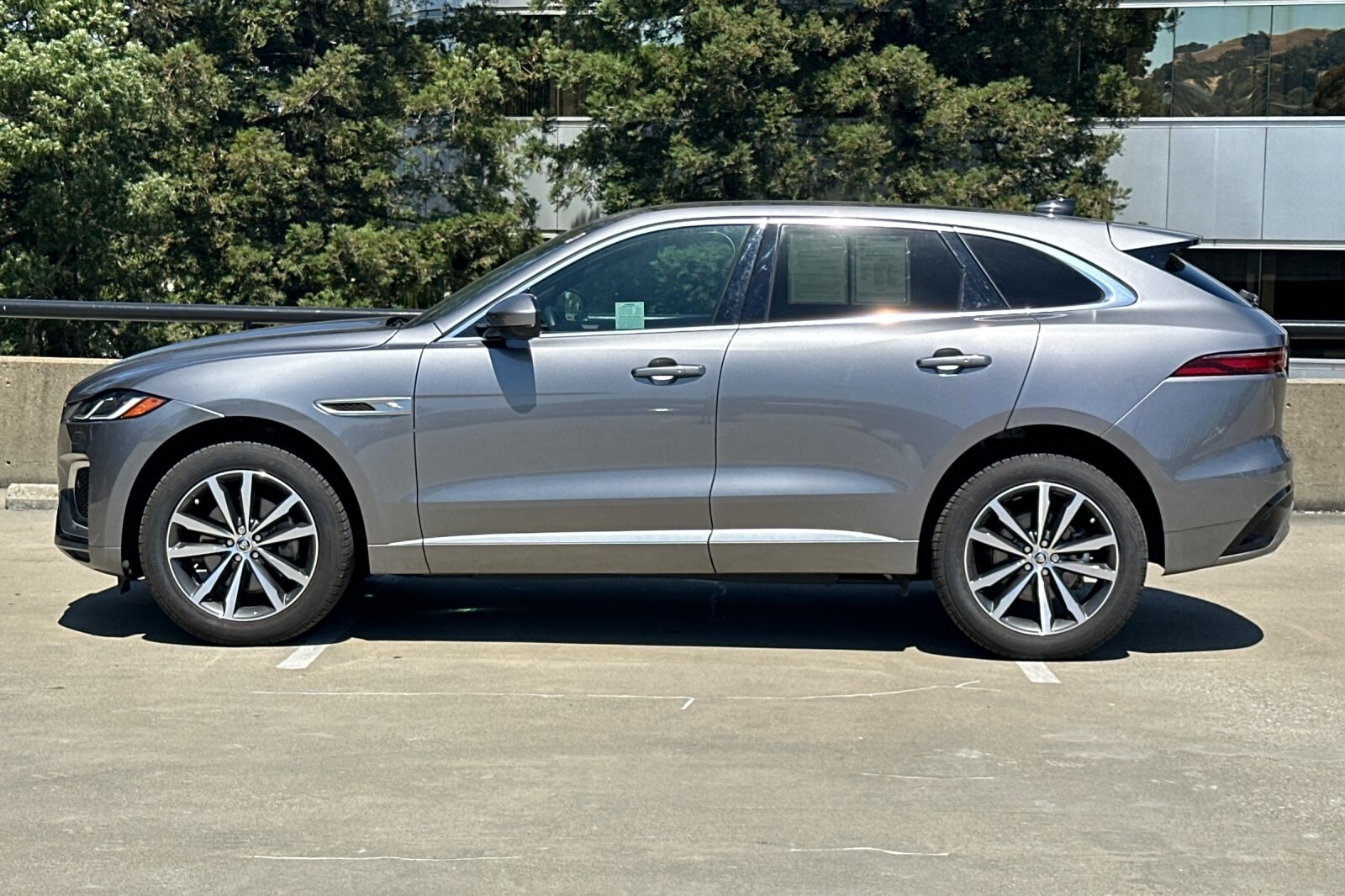 2025 Jaguar F-PACE P250 R-Dynamic S photo 2