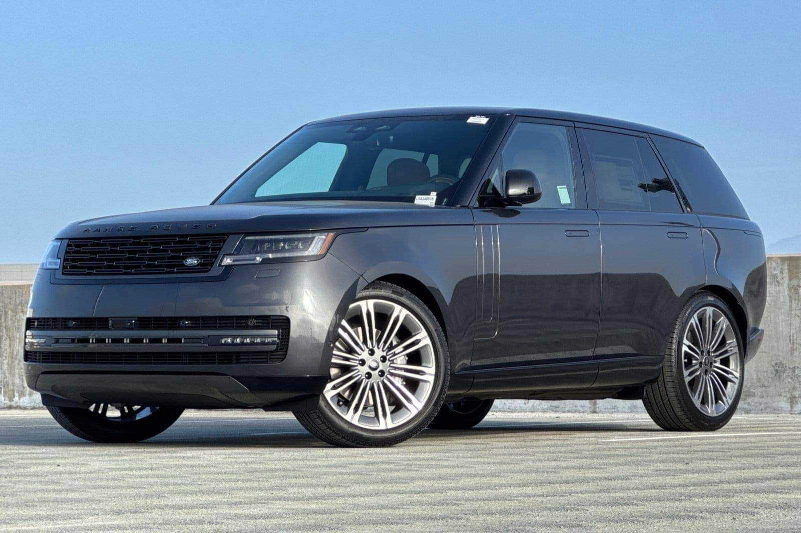 2025 Land Rover Range Rover SE's photo
