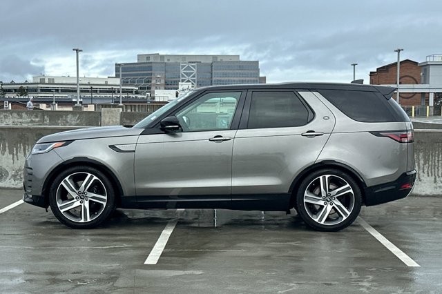 2025 Land Rover Discovery Metropolitan Edition photo 2
