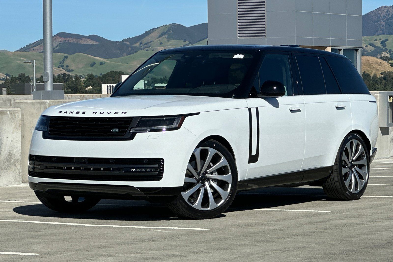 2026 Land Rover Range Rover 3.0 SE SWB's photo