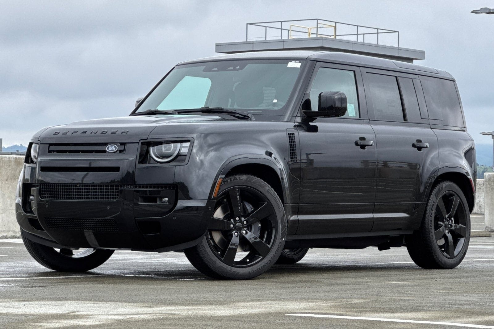 2026 Land Rover Defender X-Dynamic SE's photo