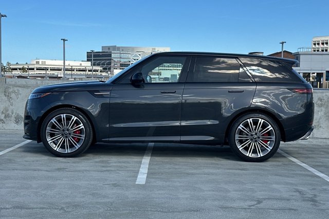 2025 Land Rover Range Rover Sport SE photo 2
