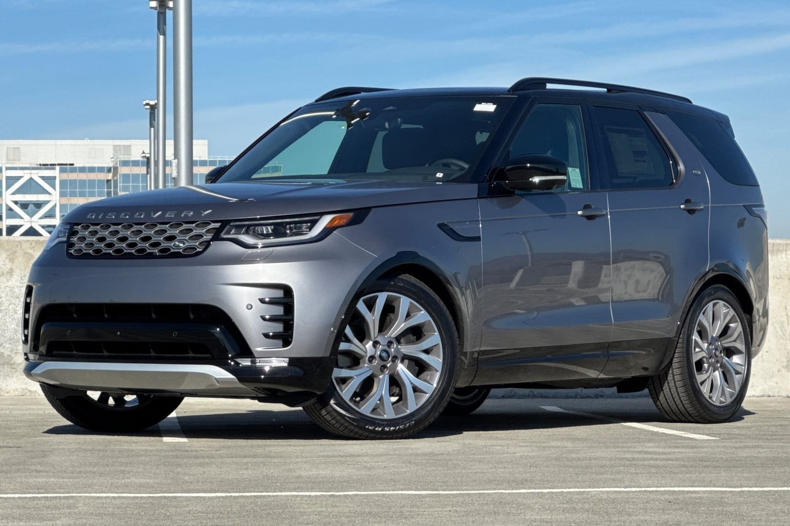 2026 Land Rover Discovery Tempest Edition