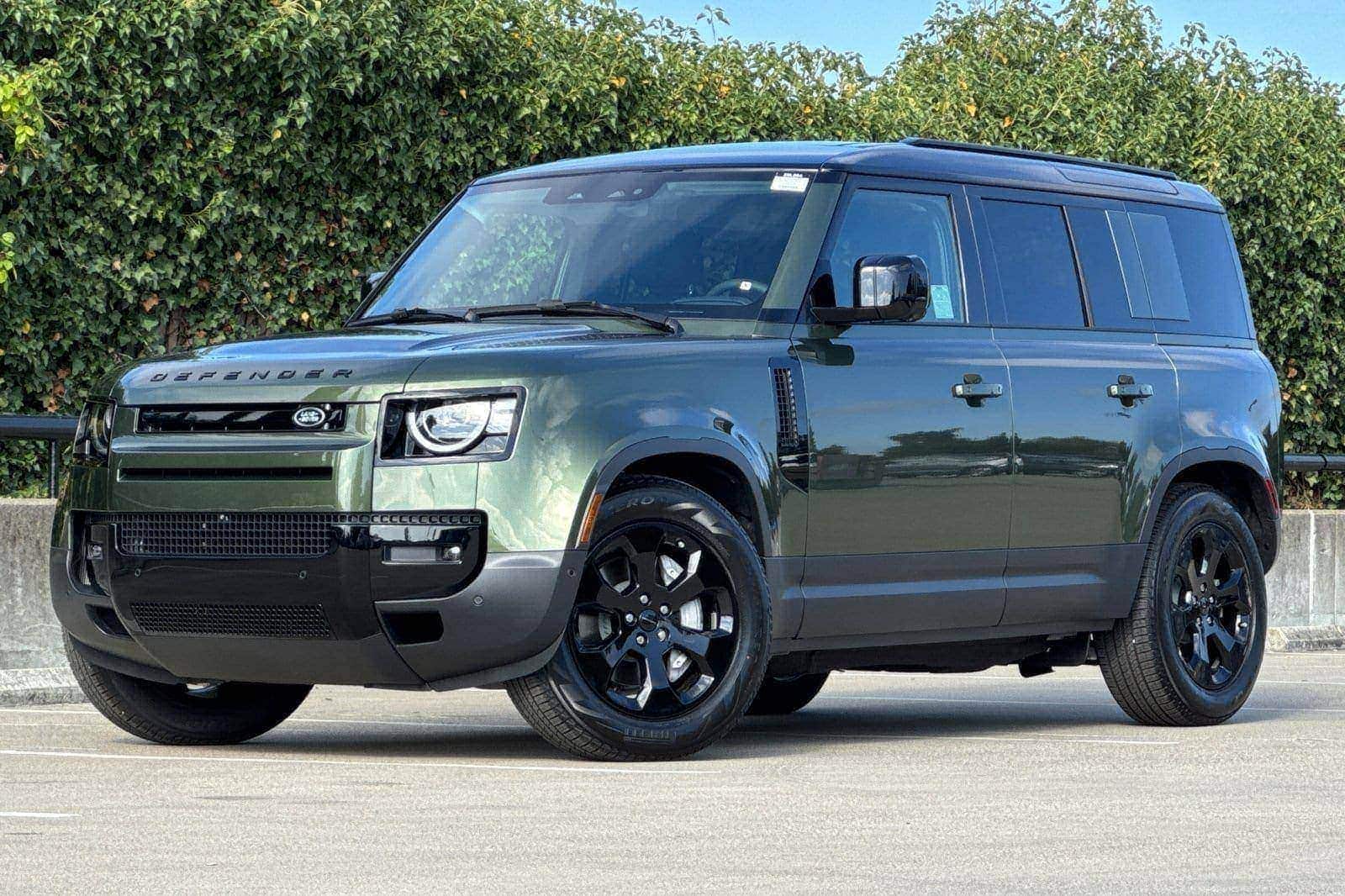 2026 Land Rover Defender S's photo