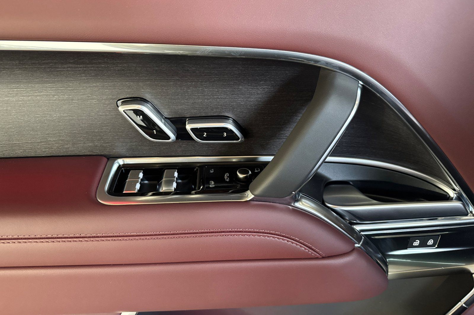 2025 Land Rover Range Rover SE - Photo 10