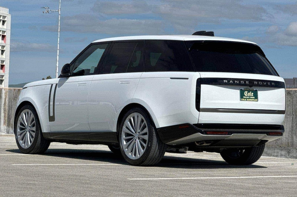 New 2025 Land Rover Range Rover SE SUV