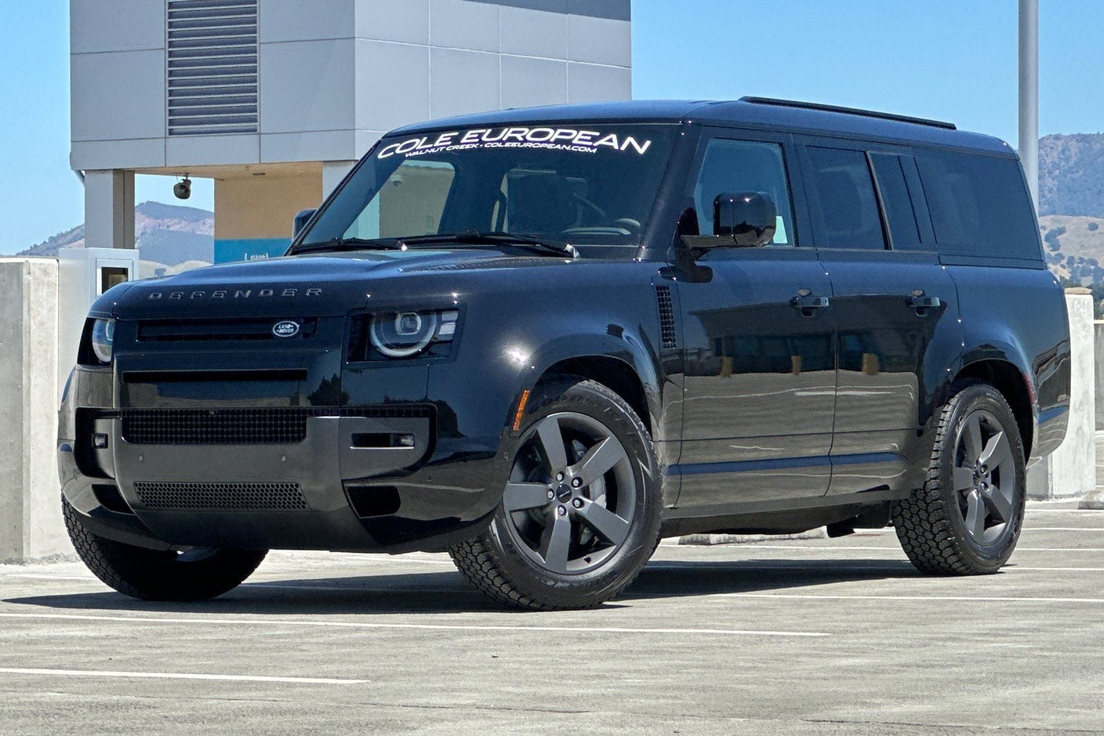 2026 Land Rover Defender 130 X-Dynamic SE P400's photo