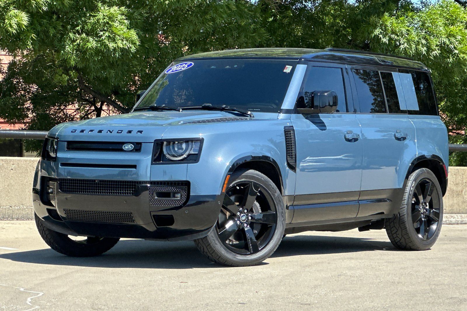 2025 Land Rover Defender 110 X-Dynamic SE P400's photo