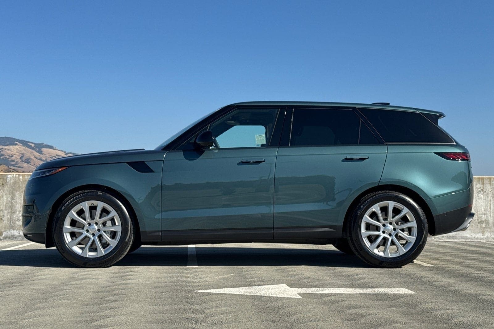2025 Land Rover Range Rover Sport SE photo 2