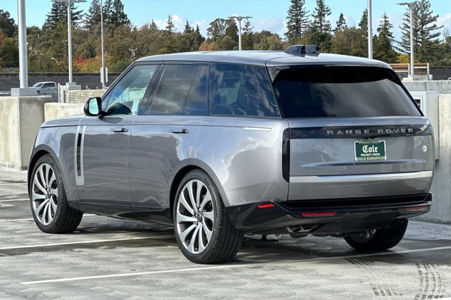 2025 Land Rover Range Rover SV photo 3