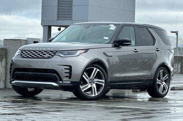 2025 Land Rover Discovery Metropolitan Edition's photo