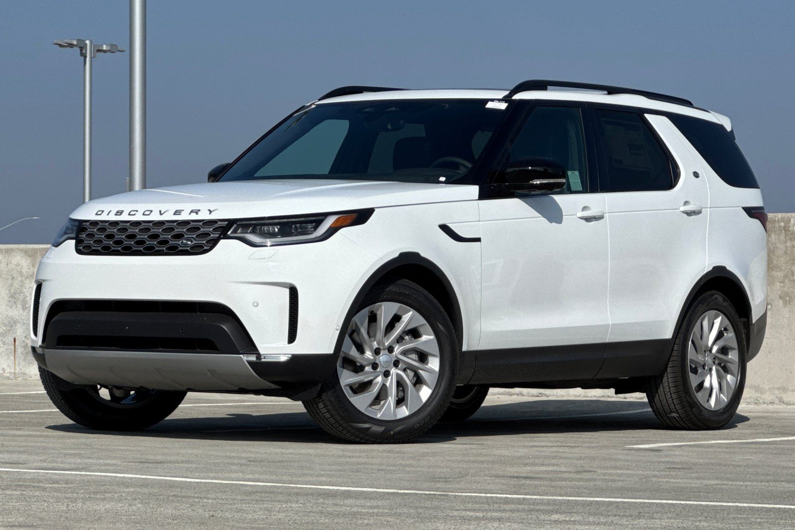 2026 Land Rover Discovery P300 S's photo