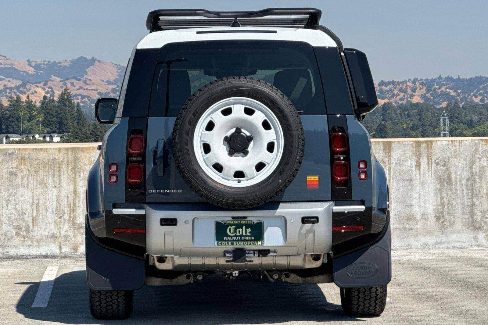 2025 Land Rover Defender 110 S photo 4