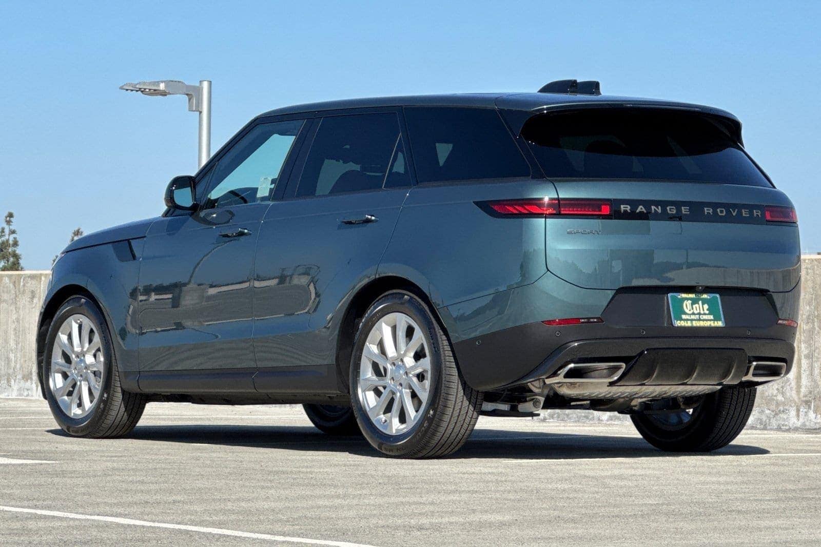 2025 Land Rover Range Rover Sport SE photo 3