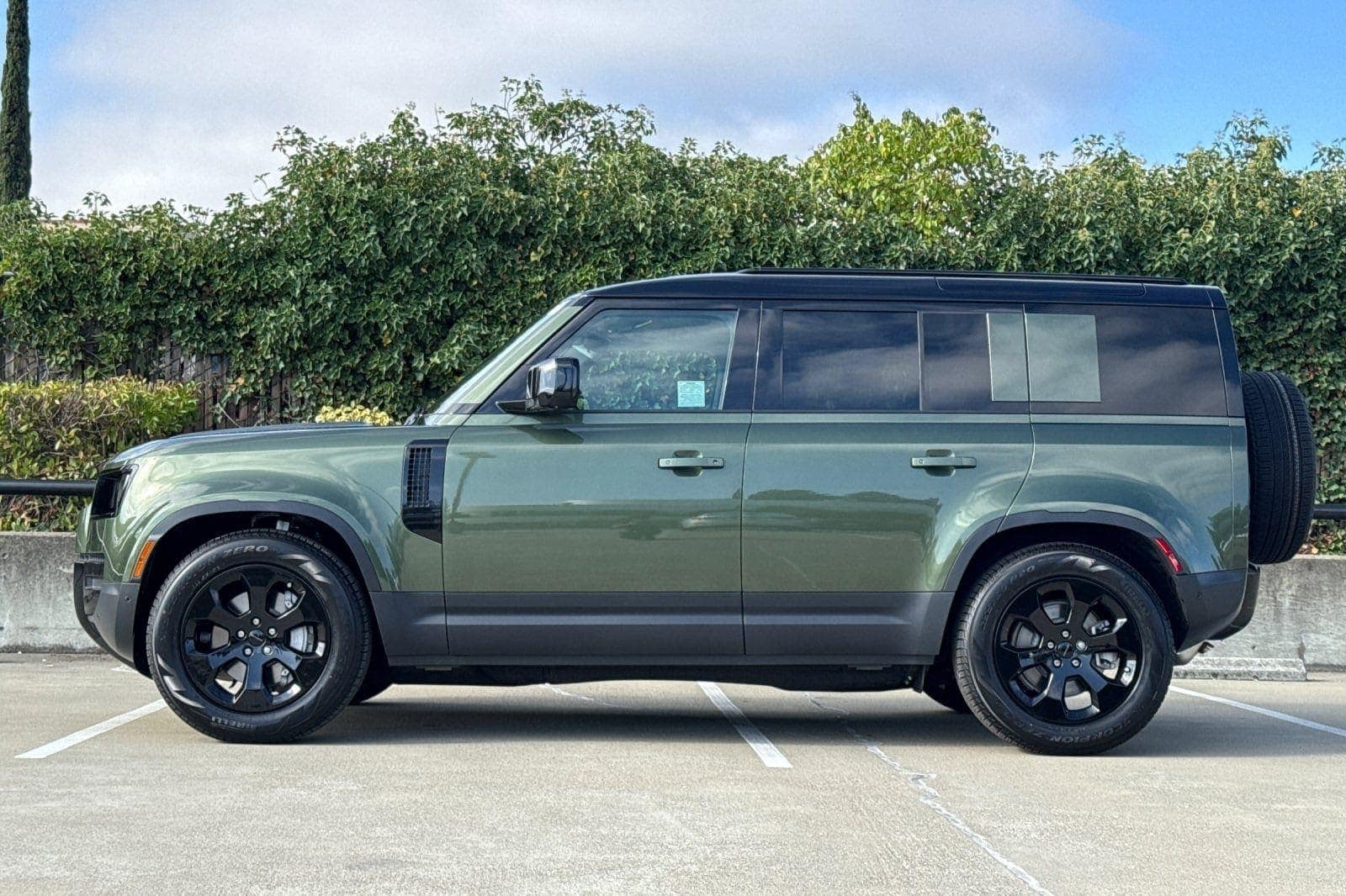 2026 Land Rover Defender 110 S photo 2