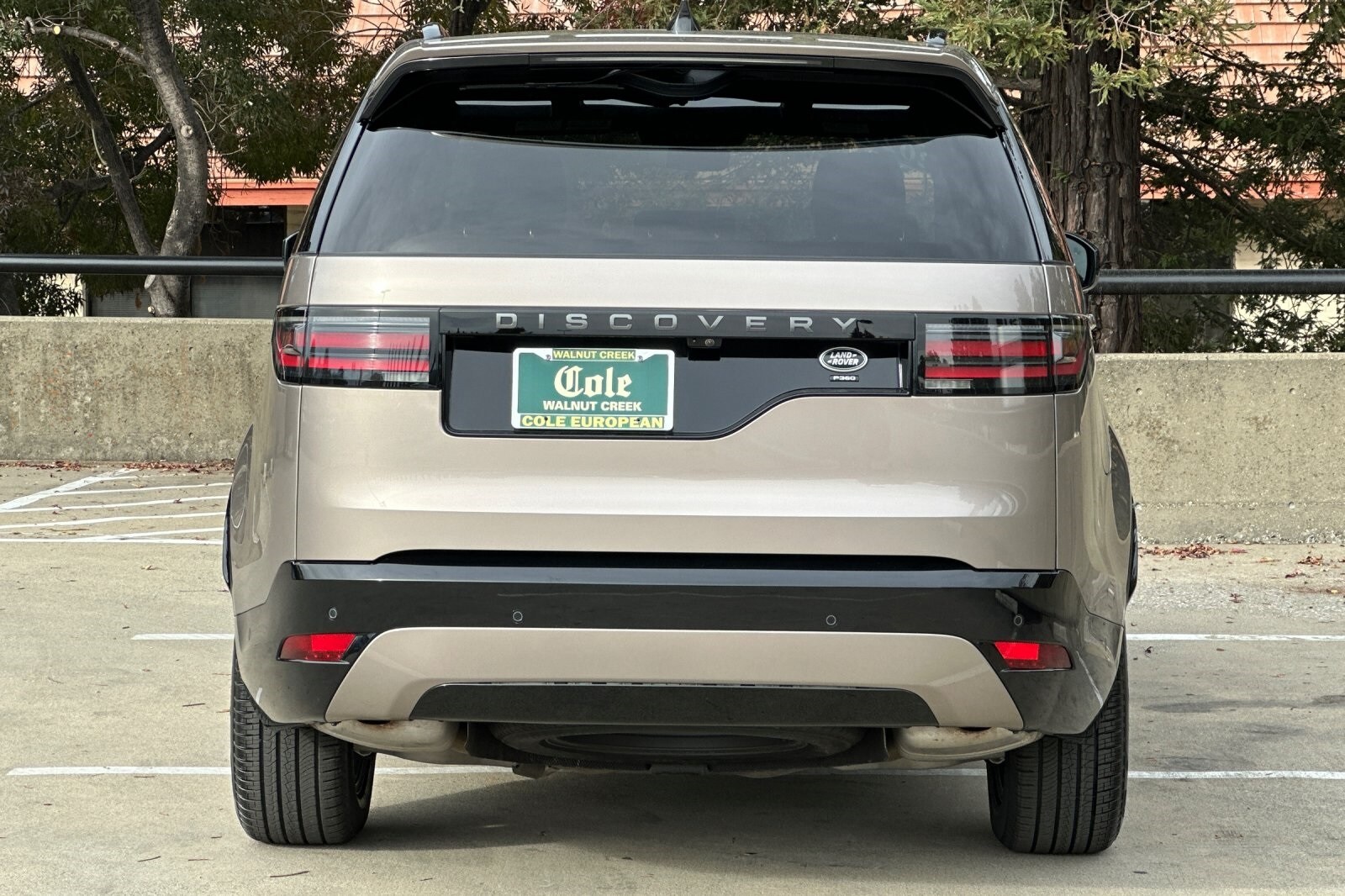2023 Land Rover Discovery S R-Dynamic photo 4