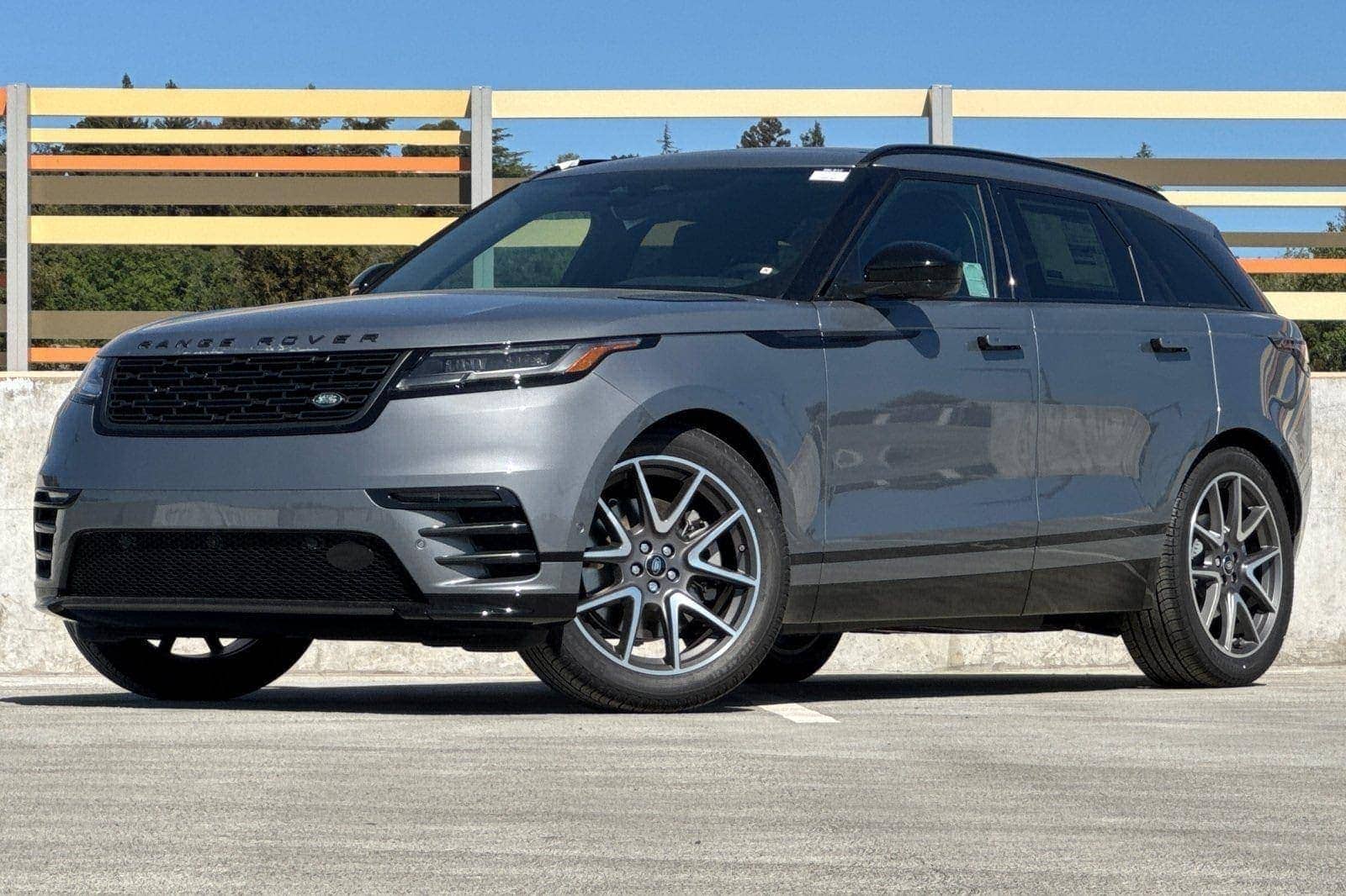 2026 Land Rover Range Rover Velar Dynamic SE