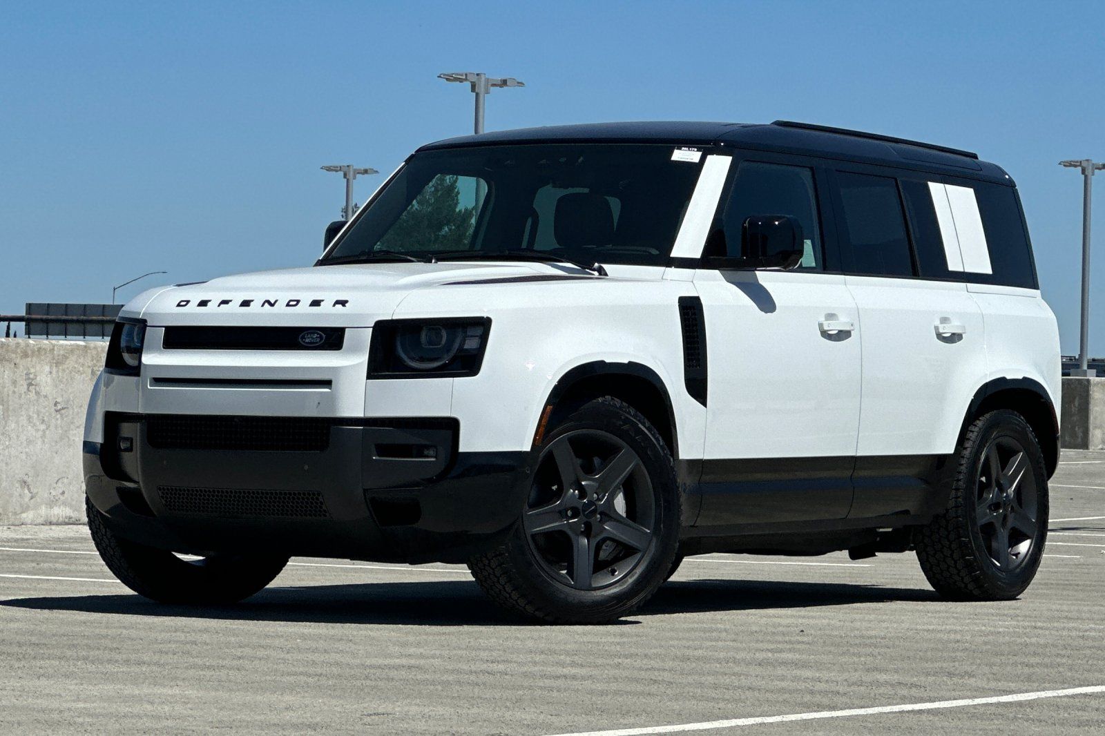 2026 Land Rover Defender 110 X-Dynamic SE P400's photo