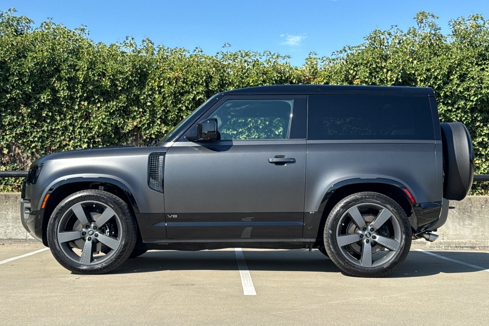 2023 Land Rover Defender 90 Carpathian Edition photo 2