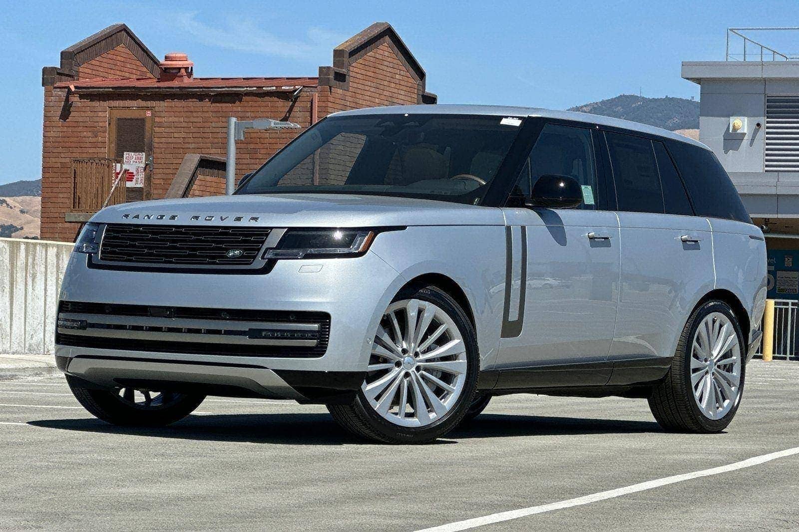 2025 Land Rover Range Rover SE's photo