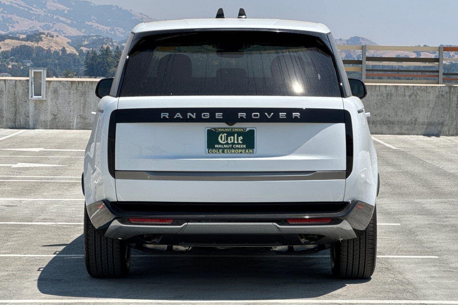 2025 Land Rover Range Rover SE photo 4