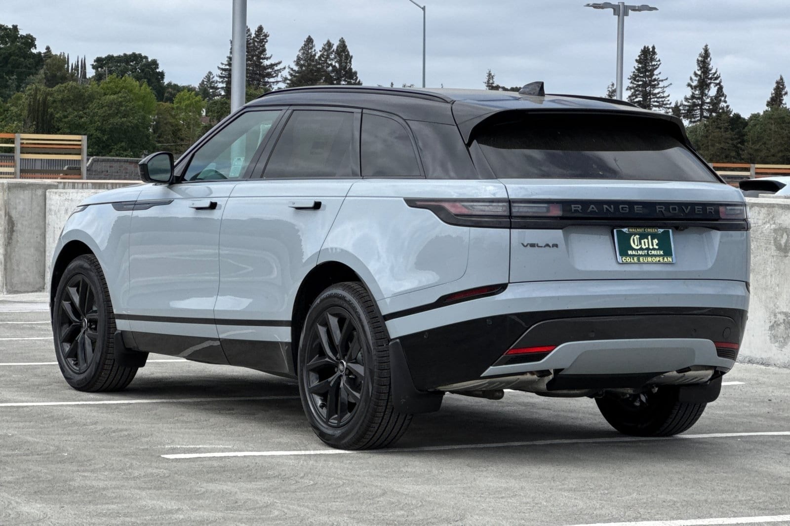 2026 Land Rover Range Rover Velar SE photo 3