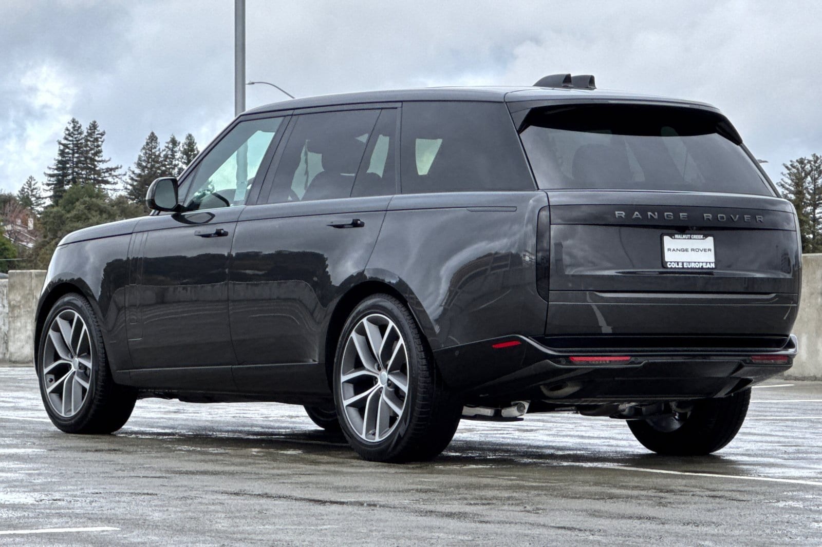 2025 Land Rover Range Rover SE photo 2