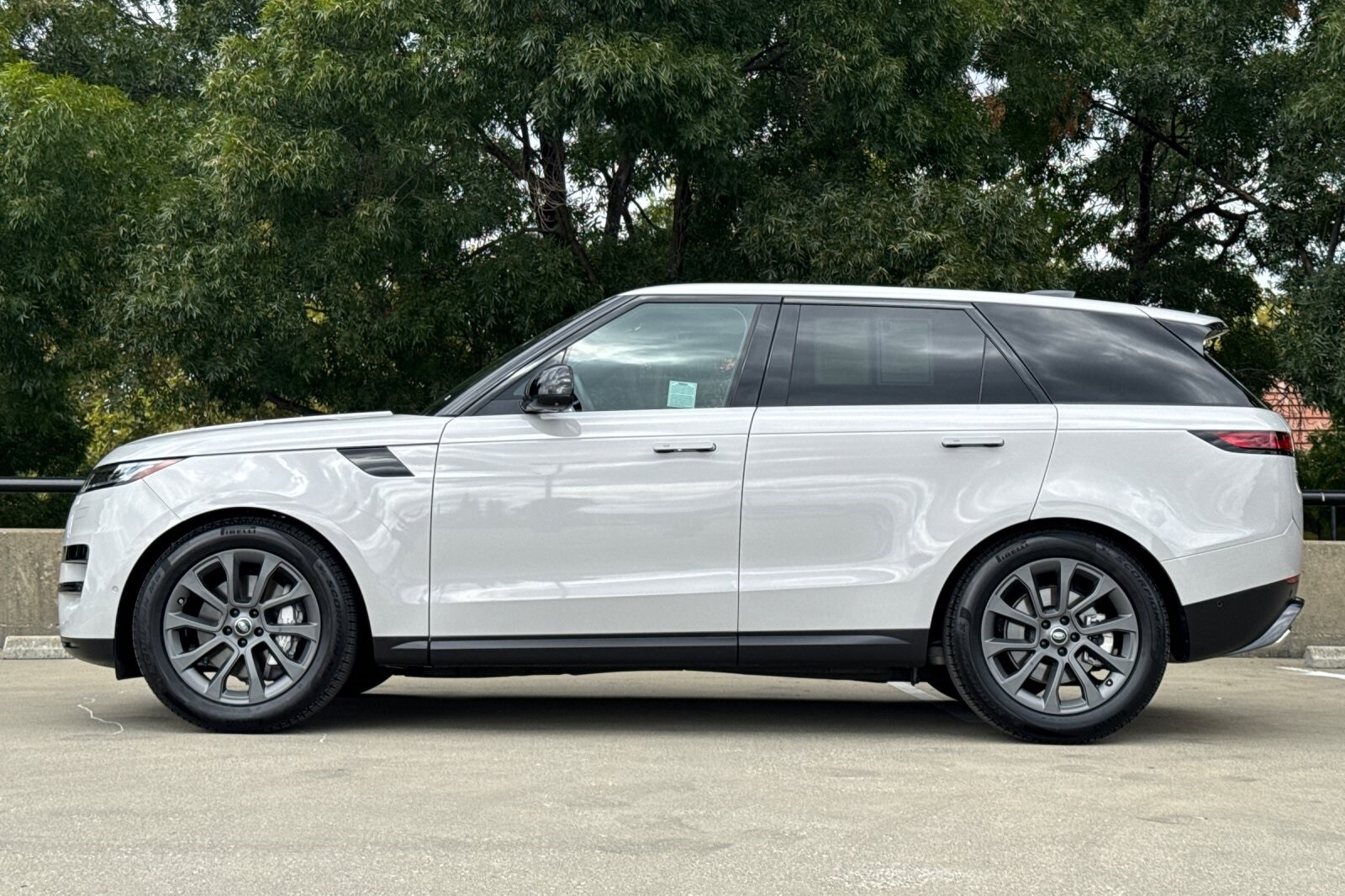 2025 Land Rover Range Rover Sport P360 S photo 2