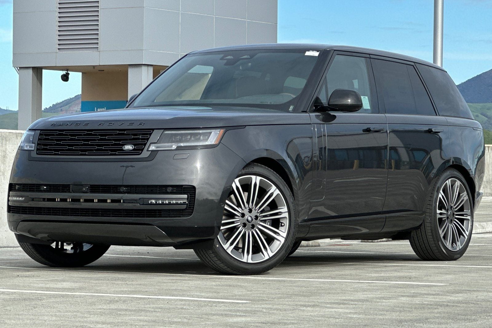 2025 Land Rover Range Rover SE