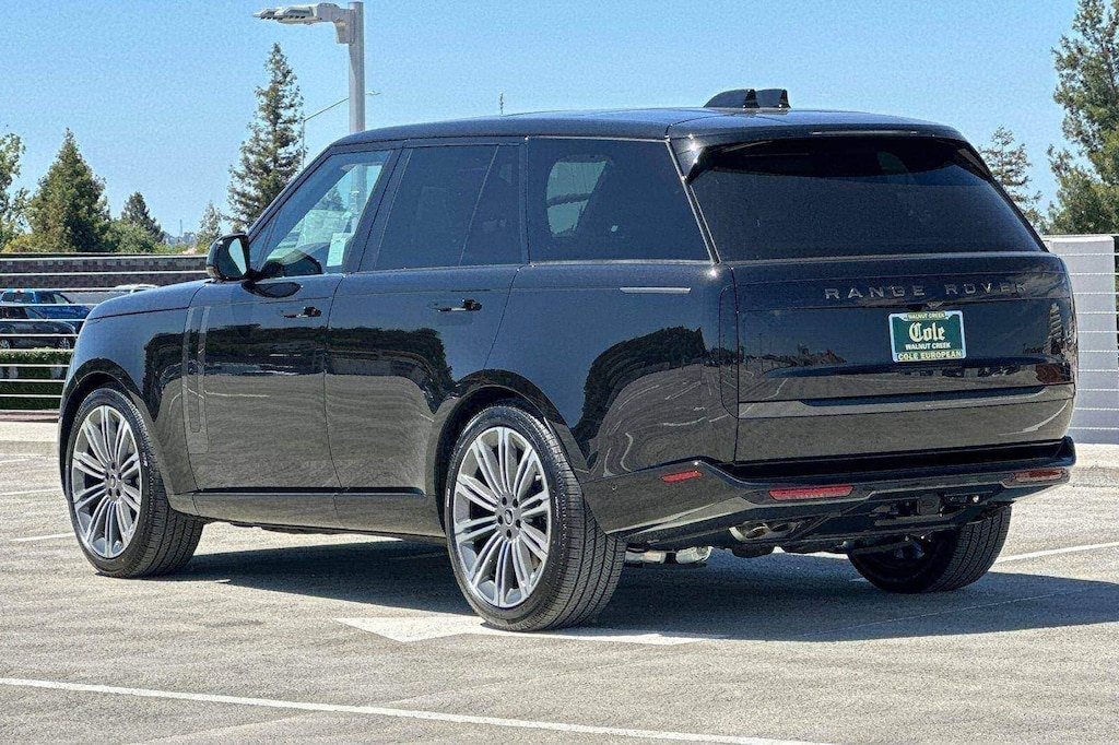 New 2025 Land Rover Range Rover SE SUV
