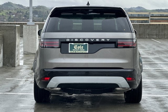 2025 Land Rover Discovery Metropolitan Edition photo 4