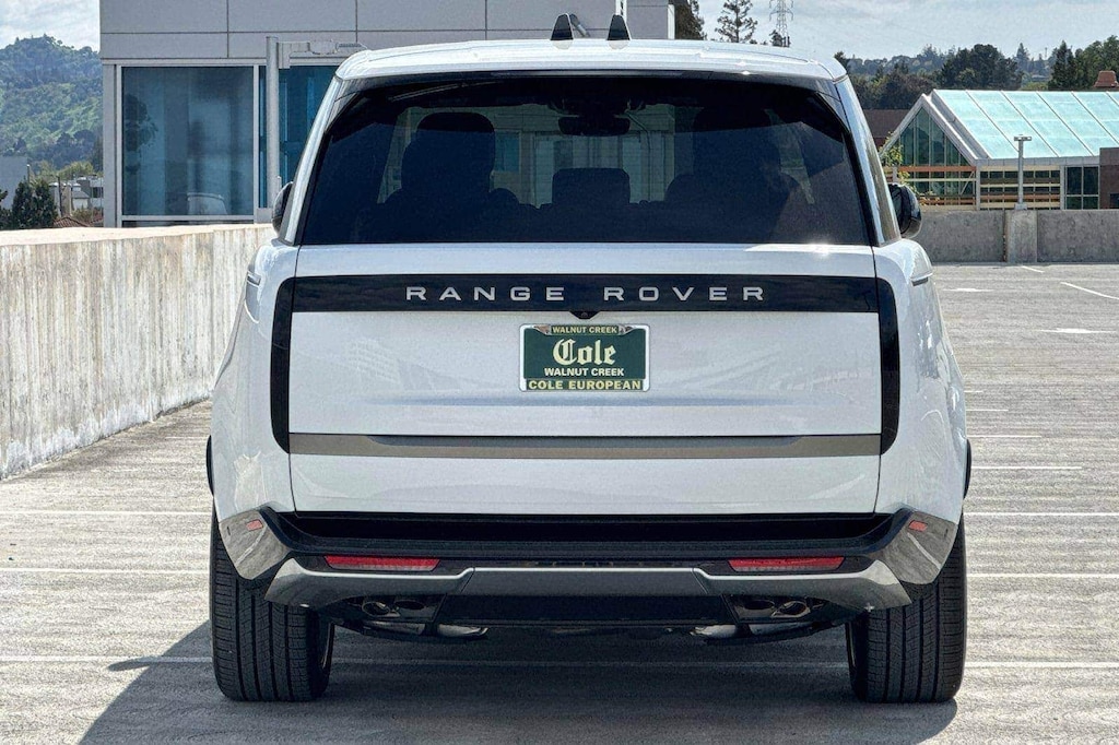 New 2025 Land Rover Range Rover SE SUV