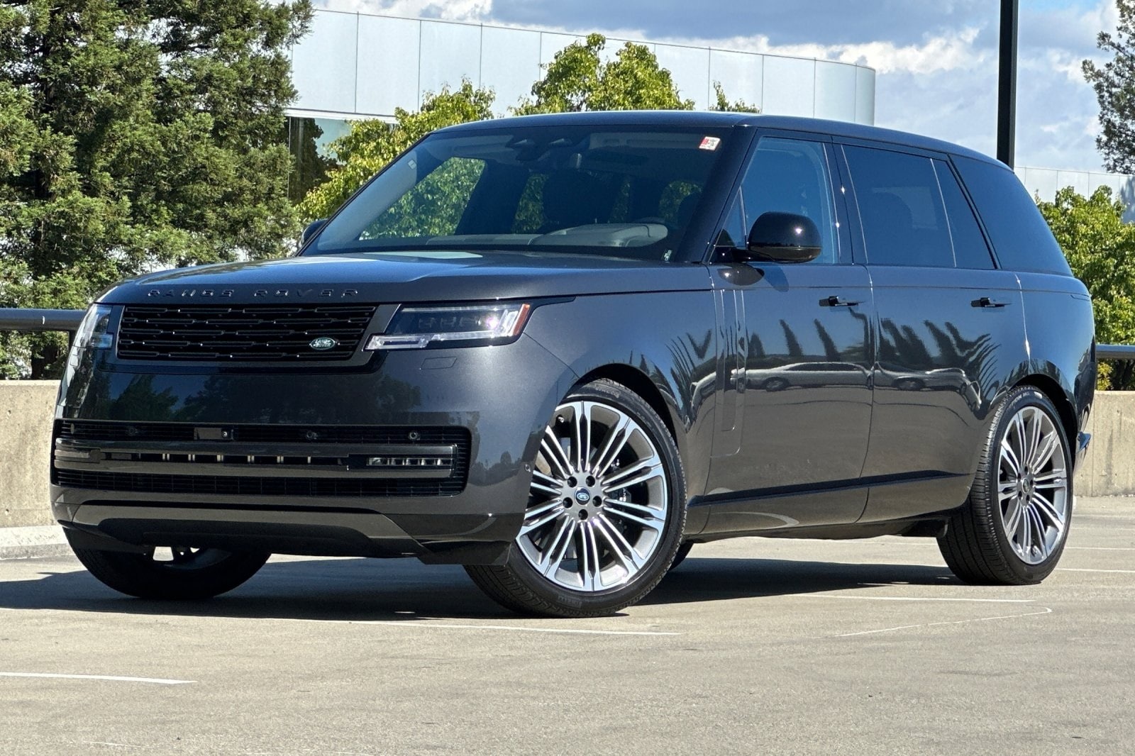 2025 Land Rover Range Rover SE's photo
