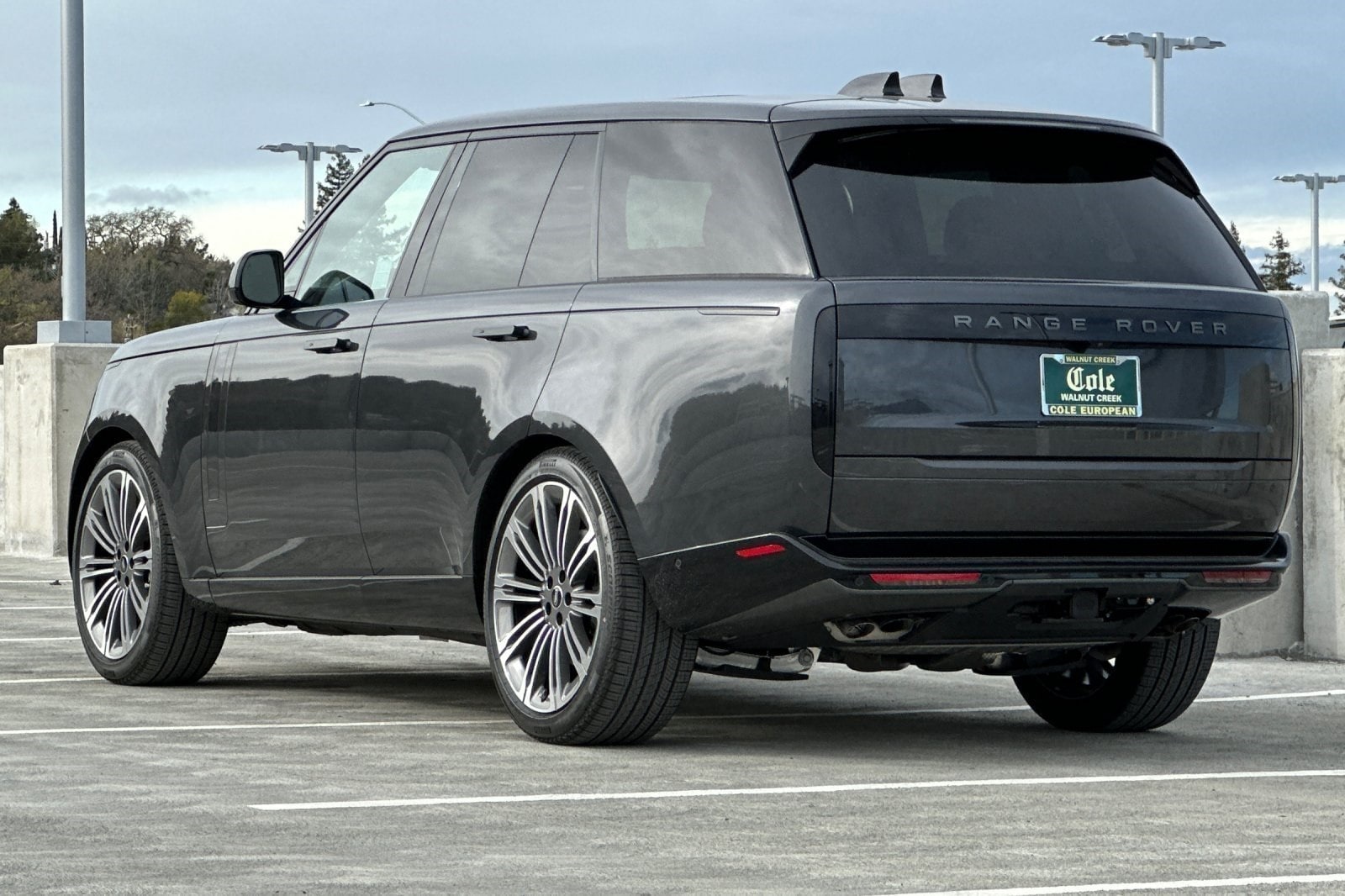 2025 Land Rover Range Rover SE photo 3