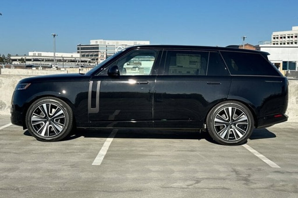 New 2025 Land Rover Range Rover SE LWB 7-Seat SUV