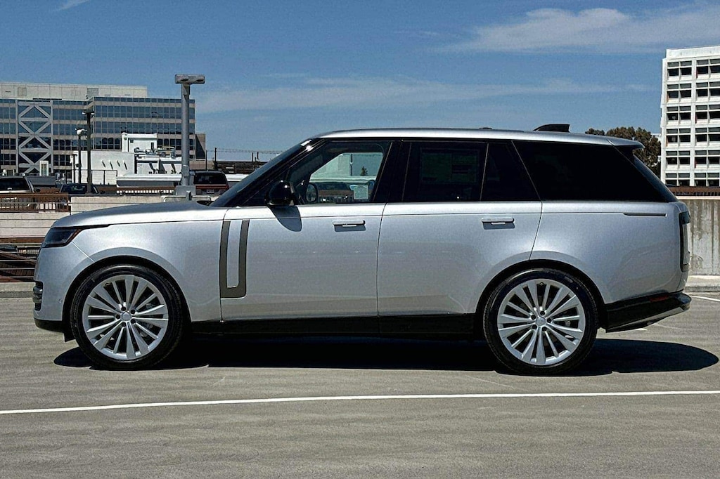 New 2025 Land Rover Range Rover SE SUV