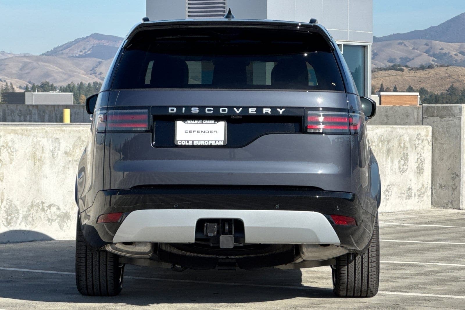 2026 Land Rover Discovery photo 4