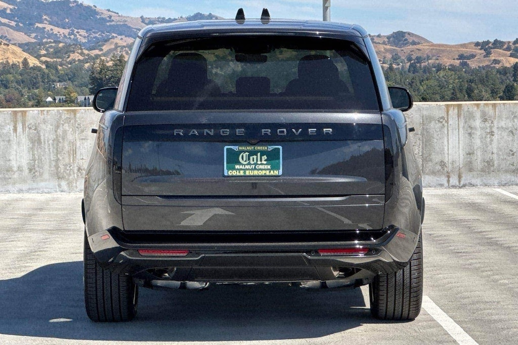 New 2025 Land Rover Range Rover SE SUV