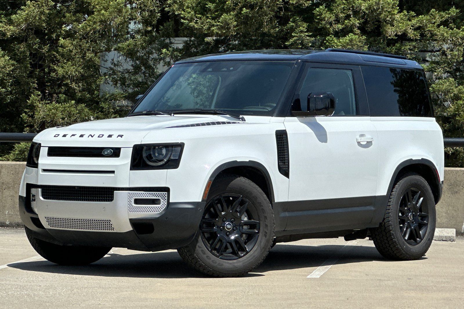 2025 Land Rover Defender 90 S P300's photo