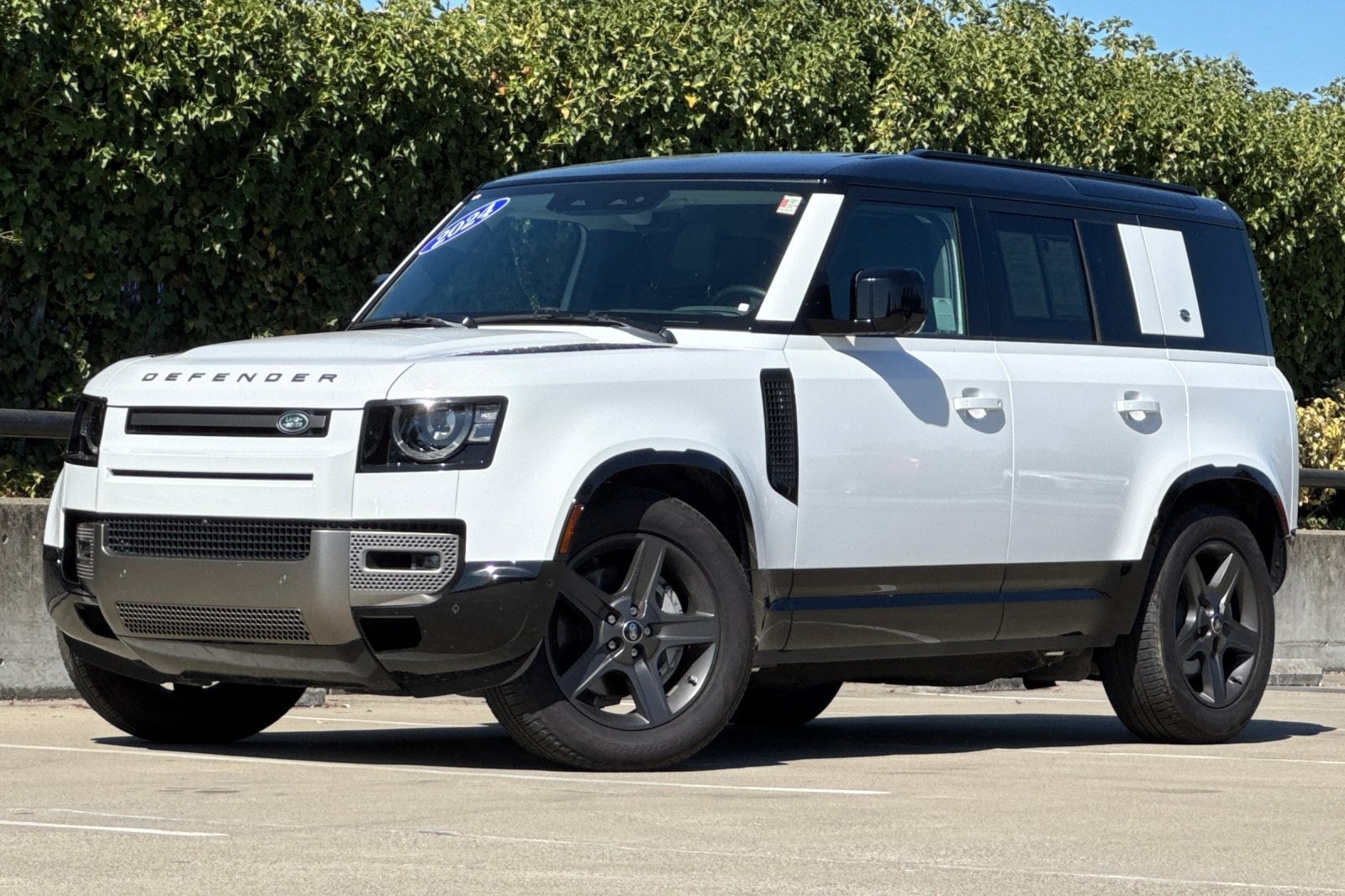 2024 Land Rover Defender X-Dynamic SE's photo