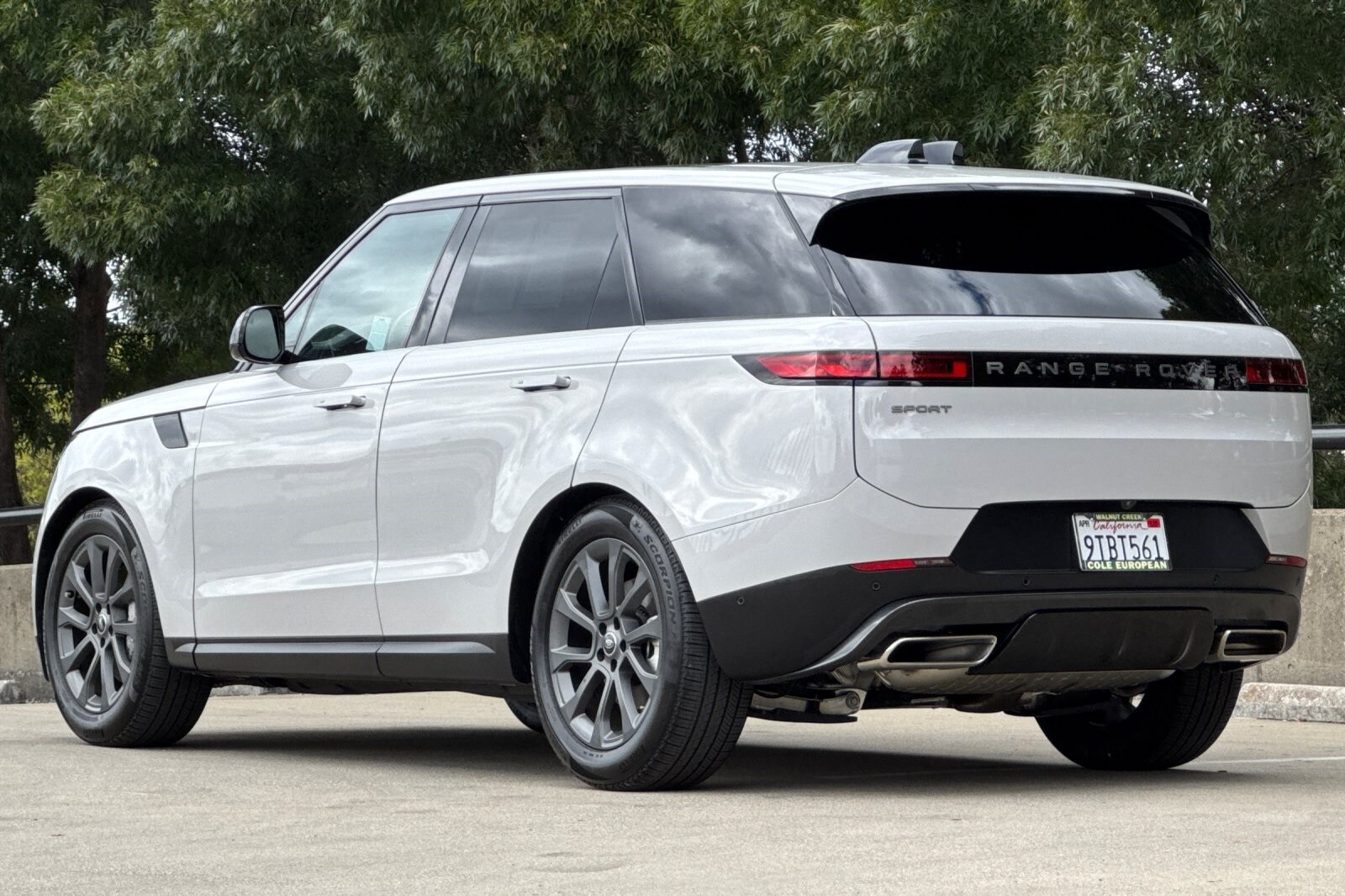 2025 Land Rover Range Rover Sport P360 S photo 3